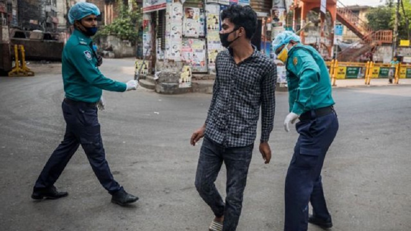 মাস্ক ব্যবহার না করলে বেতের বাড়ির কথা ভাবছে সরকার ?